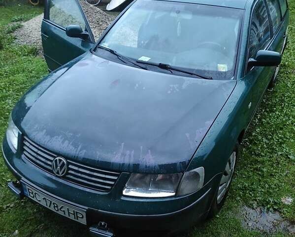 Зелений Фольксваген Пассат, об'ємом двигуна 1.9 л та пробігом 300 тис. км за 2400 $, фото 1 на Automoto.ua