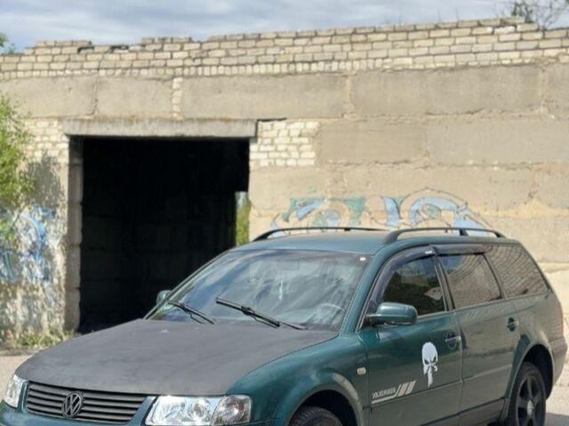 Зелений Фольксваген Пассат, об'ємом двигуна 2 л та пробігом 318 тис. км за 1800 $, фото 1 на Automoto.ua