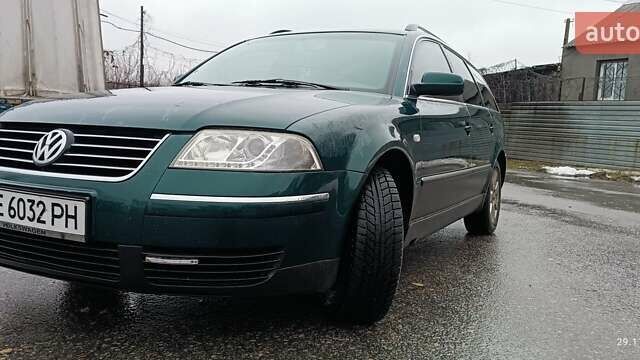 Зеленый Фольксваген Пассат, объемом двигателя 2.5 л и пробегом 329 тыс. км за 5500 $, фото 1 на Automoto.ua