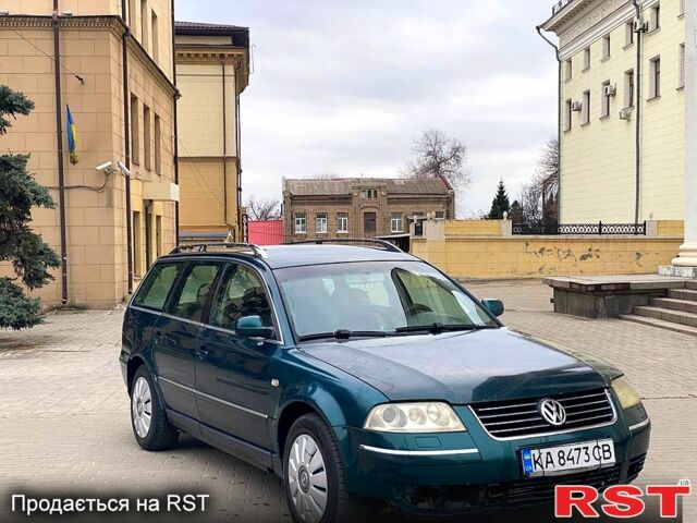 Зеленый Фольксваген Пассат, объемом двигателя 2.5 л и пробегом 300 тыс. км за 2000 $, фото 1 на Automoto.ua