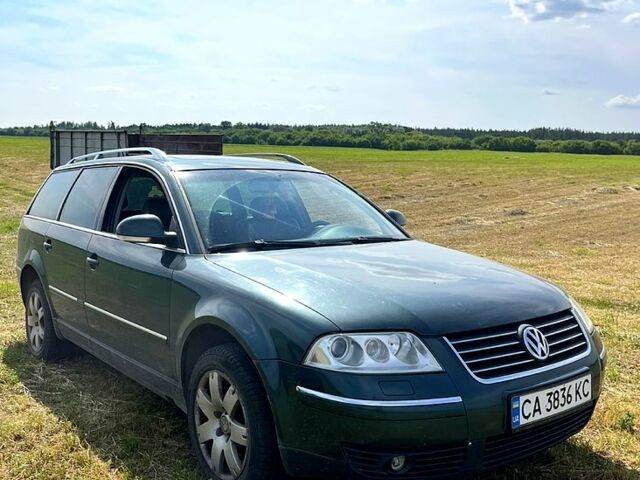 Зеленый Фольксваген Пассат, объемом двигателя 2.5 л и пробегом 300 тыс. км за 4400 $, фото 1 на Automoto.ua