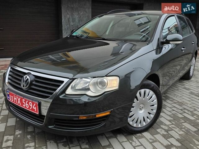 Зеленый Фольксваген Пассат, объемом двигателя 1.6 л и пробегом 222 тыс. км за 5750 $, фото 1 на Automoto.ua