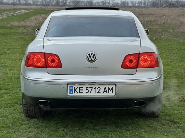 Серый Фольксваген Фаетон, объемом двигателя 4.2 л и пробегом 260 тыс. км за 5950 $, фото 1 на Automoto.ua