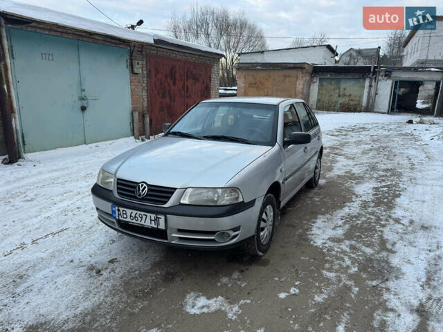 Серый Фольксваген Поинтер, объемом двигателя 1 л и пробегом 300 тыс. км за 2250 $, фото 1 на Automoto.ua