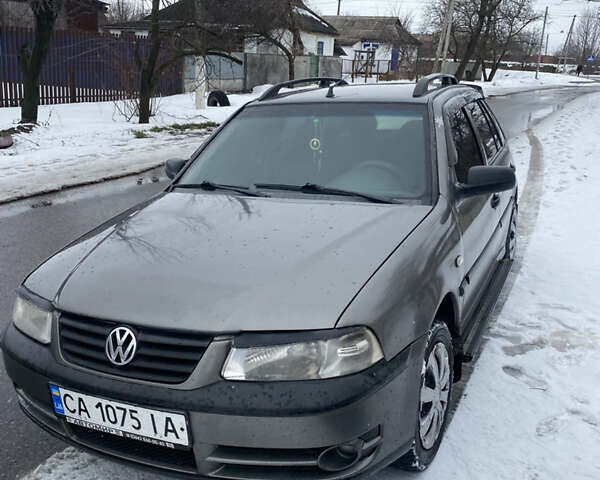 Серый Фольксваген Поинтер, объемом двигателя 1.78 л и пробегом 200 тыс. км за 1750 $, фото 1 на Automoto.ua