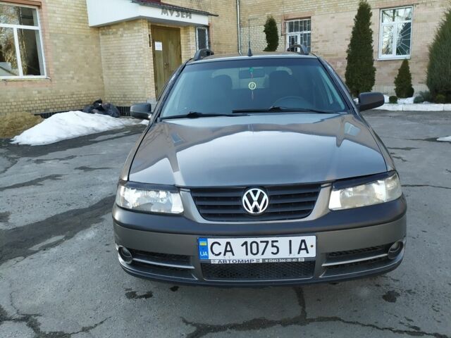 Сірий Фольксваген Поінтер, об'ємом двигуна 1.8 л та пробігом 190 тис. км за 2000 $, фото 1 на Automoto.ua