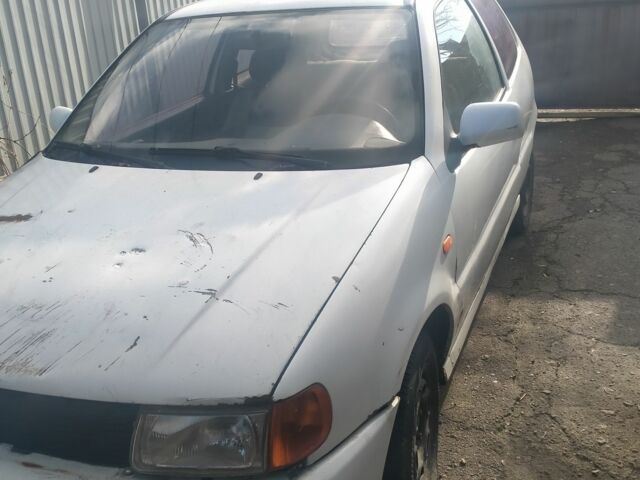 Белый Фольксваген Поло, объемом двигателя 1 л и пробегом 2 тыс. км за 573 $, фото 1 на Automoto.ua