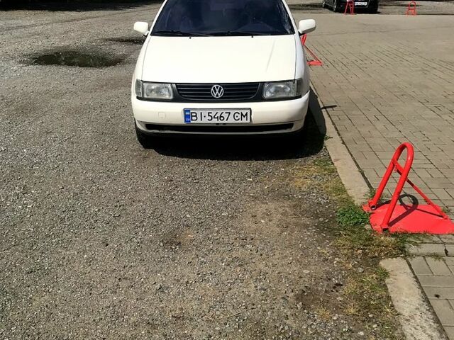 Белый Фольксваген Поло, объемом двигателя 1 л и пробегом 292 тыс. км за 1500 $, фото 1 на Automoto.ua