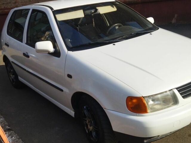 Белый Фольксваген Поло, объемом двигателя 1.4 л и пробегом 250 тыс. км за 2100 $, фото 1 на Automoto.ua