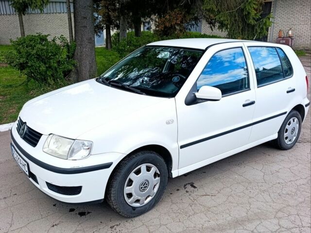 Білий Фольксваген Поло, об'ємом двигуна 1 л та пробігом 120 тис. км за 2500 $, фото 1 на Automoto.ua