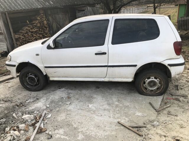 Белый Фольксваген Поло, объемом двигателя 1.9 л и пробегом 150 тыс. км за 700 $, фото 1 на Automoto.ua