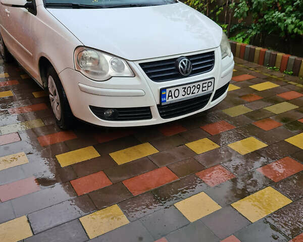 Белый Фольксваген Поло, объемом двигателя 1.2 л и пробегом 165 тыс. км за 4406 $, фото 1 на Automoto.ua