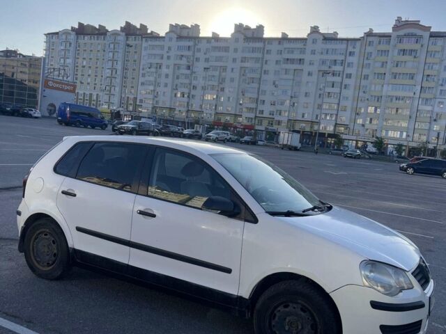 Белый Фольксваген Поло, объемом двигателя 1.2 л и пробегом 356 тыс. км за 3600 $, фото 1 на Automoto.ua