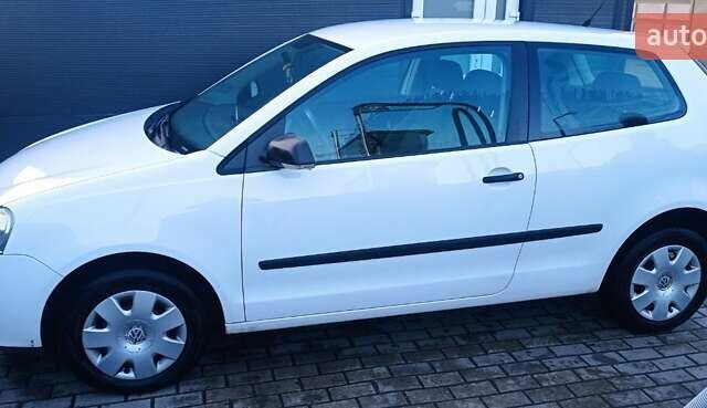 Белый Фольксваген Поло, объемом двигателя 1.2 л и пробегом 243 тыс. км за 4800 $, фото 1 на Automoto.ua