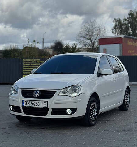Белый Фольксваген Поло, объемом двигателя 1.6 л и пробегом 208 тыс. км за 6000 $, фото 1 на Automoto.ua