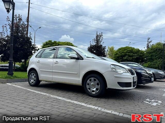 Білий Фольксваген Поло, об'ємом двигуна 1.4 л та пробігом 140 тис. км за 5400 $, фото 1 на Automoto.ua