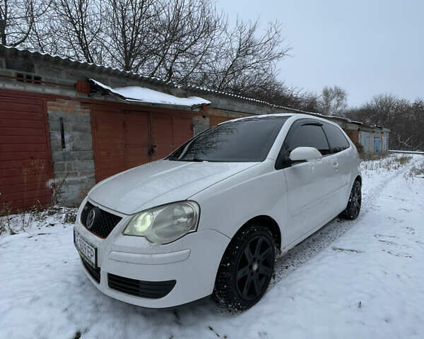 Белый Фольксваген Поло, объемом двигателя 1.2 л и пробегом 169 тыс. км за 3100 $, фото 1 на Automoto.ua