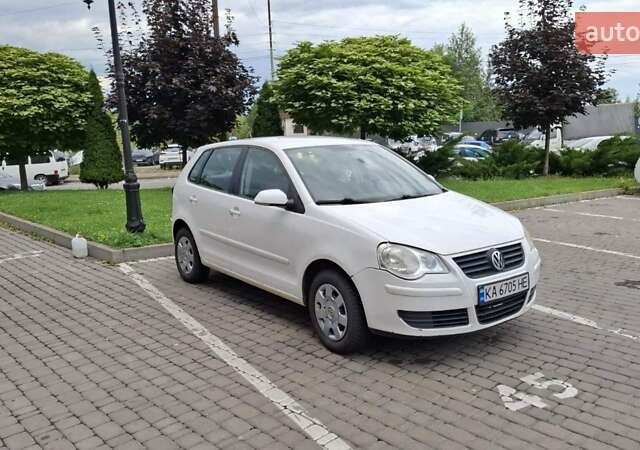 Белый Фольксваген Поло, объемом двигателя 1.39 л и пробегом 140 тыс. км за 5500 $, фото 1 на Automoto.ua