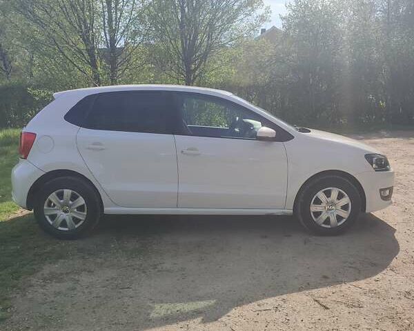 Білий Фольксваген Поло, об'ємом двигуна 1.4 л та пробігом 103 тис. км за 7047 $, фото 1 на Automoto.ua