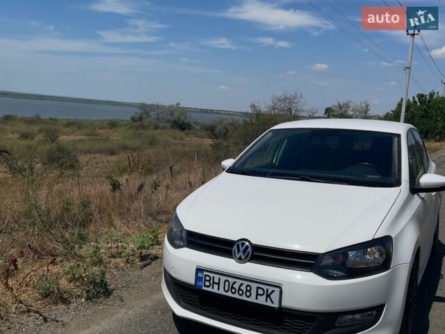 Белый Фольксваген Поло, объемом двигателя 1.39 л и пробегом 156 тыс. км за 8000 $, фото 1 на Automoto.ua