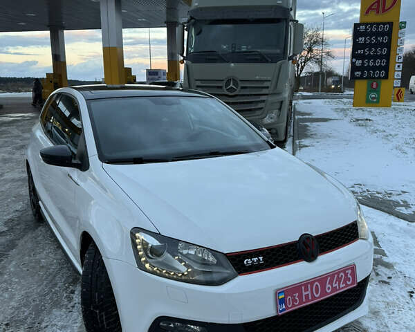 Белый Фольксваген Поло, объемом двигателя 1.4 л и пробегом 174 тыс. км за 8800 $, фото 1 на Automoto.ua