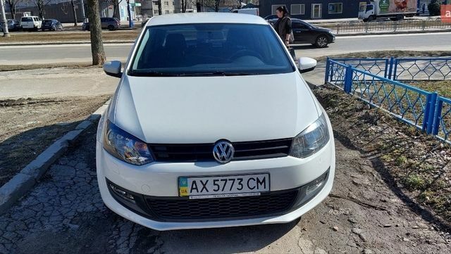 Белый Фольксваген Поло, объемом двигателя 1.39 л и пробегом 65 тыс. км за 9100 $, фото 1 на Automoto.ua