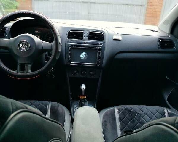 Белый Фольксваген Поло, объемом двигателя 1.4 л и пробегом 200 тыс. км за 6000 $, фото 1 на Automoto.ua