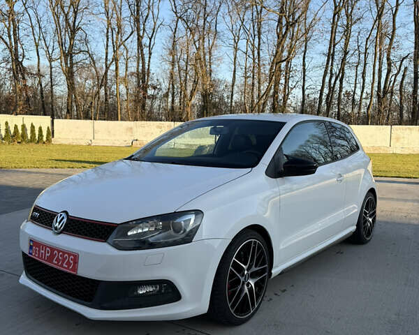 Белый Фольксваген Поло, объемом двигателя 1.4 л и пробегом 227 тыс. км за 7800 $, фото 1 на Automoto.ua