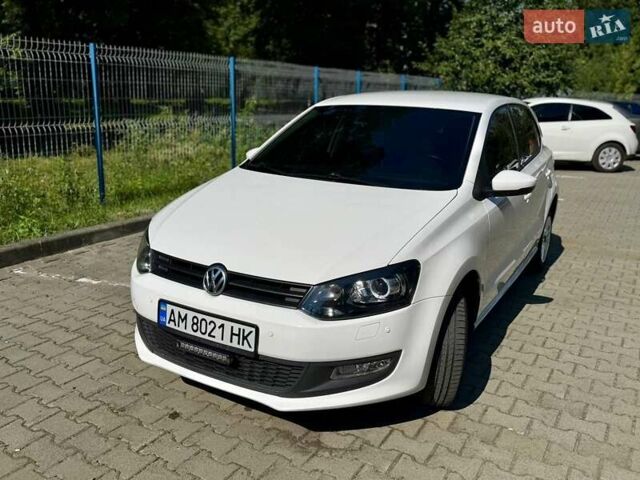 Белый Фольксваген Поло, объемом двигателя 1.39 л и пробегом 177 тыс. км за 8000 $, фото 1 на Automoto.ua