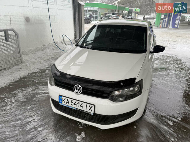 Белый Фольксваген Поло, объемом двигателя 1.2 л и пробегом 227 тыс. км за 5700 $, фото 1 на Automoto.ua