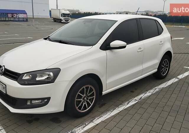 Белый Фольксваген Поло, объемом двигателя 1.39 л и пробегом 175 тыс. км за 7500 $, фото 1 на Automoto.ua