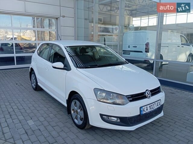 Белый Фольксваген Поло, объемом двигателя 1.2 л и пробегом 241 тыс. км за 6000 $, фото 1 на Automoto.ua