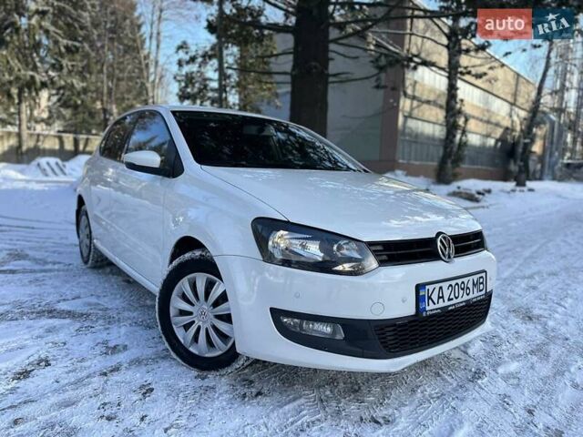 Белый Фольксваген Поло, объемом двигателя 1.4 л и пробегом 241 тыс. км за 7399 $, фото 1 на Automoto.ua