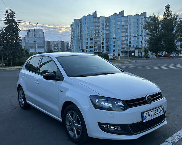 Белый Фольксваген Поло, объемом двигателя 1.6 л и пробегом 199 тыс. км за 10300 $, фото 1 на Automoto.ua