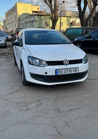 Белый Фольксваген Поло, объемом двигателя 1.2 л и пробегом 209 тыс. км за 6000 $, фото 1 на Automoto.ua