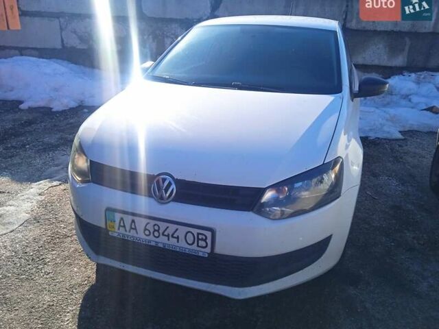 Белый Фольксваген Поло, объемом двигателя 1.2 л и пробегом 565 тыс. км за 2400 $, фото 1 на Automoto.ua