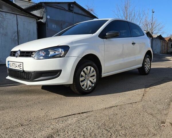 Белый Фольксваген Поло, объемом двигателя 1.2 л и пробегом 406 тыс. км за 6500 $, фото 1 на Automoto.ua