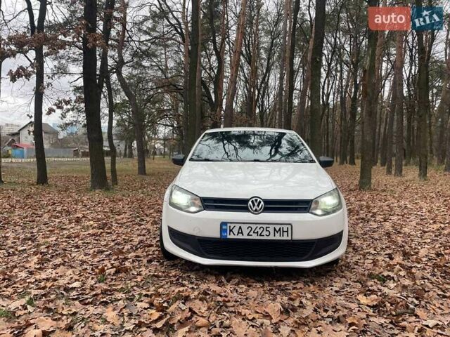 Белый Фольксваген Поло, объемом двигателя 1.2 л и пробегом 243 тыс. км за 5700 $, фото 1 на Automoto.ua