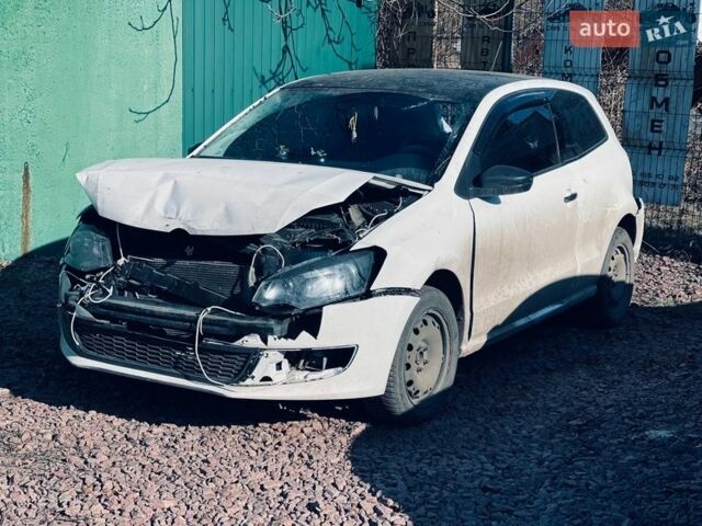 Белый Фольксваген Поло, объемом двигателя 1.2 л и пробегом 214 тыс. км за 2900 $, фото 1 на Automoto.ua
