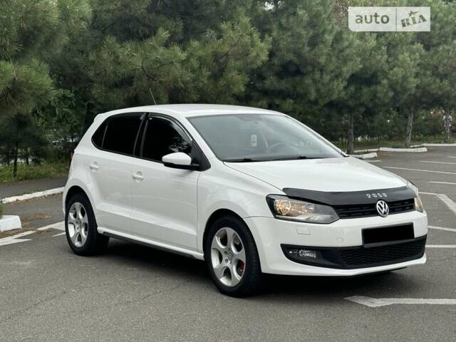 Белый Фольксваген Поло, объемом двигателя 1.39 л и пробегом 150 тыс. км за 9900 $, фото 1 на Automoto.ua