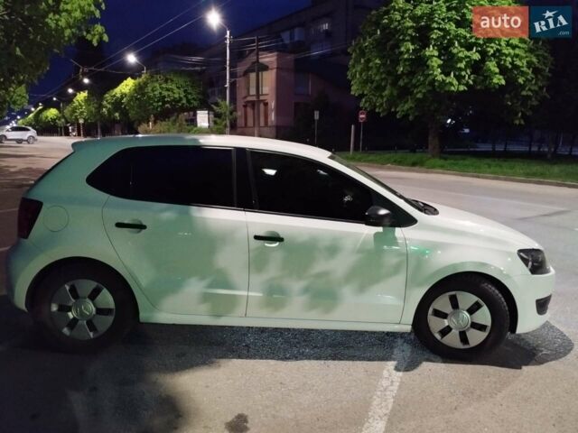 Белый Фольксваген Поло, объемом двигателя 1.2 л и пробегом 157 тыс. км за 7000 $, фото 1 на Automoto.ua