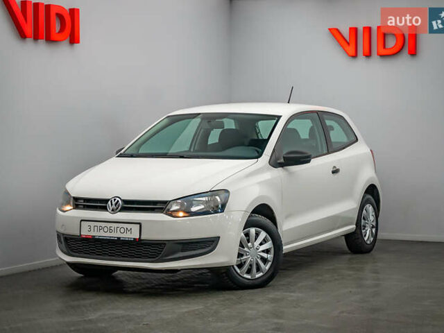Белый Фольксваген Поло, объемом двигателя 1.2 л и пробегом 180 тыс. км за 6123 $, фото 1 на Automoto.ua