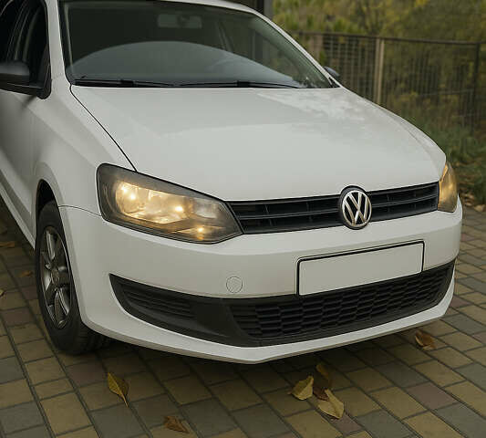 Білий Фольксваген Поло, об'ємом двигуна 1.2 л та пробігом 233 тис. км за 6650 $, фото 1 на Automoto.ua