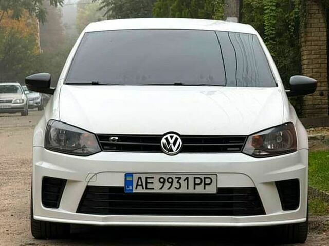 Белый Фольксваген Поло, объемом двигателя 1.2 л и пробегом 250 тыс. км за 5500 $, фото 1 на Automoto.ua