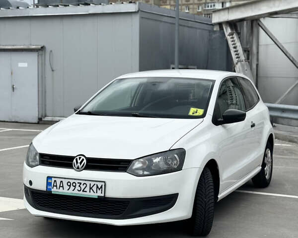 Білий Фольксваген Поло, об'ємом двигуна 1.2 л та пробігом 240 тис. км за 5047 $, фото 1 на Automoto.ua