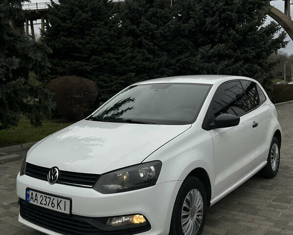 Белый Фольксваген Поло, объемом двигателя 1.2 л и пробегом 217 тыс. км за 5950 $, фото 1 на Automoto.ua