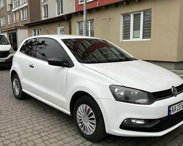 Белый Фольксваген Поло, объемом двигателя 1.2 л и пробегом 198 тыс. км за 5799 $, фото 1 на Automoto.ua