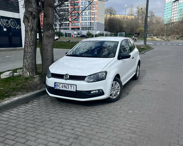 Белый Фольксваген Поло, объемом двигателя 1.2 л и пробегом 200 тыс. км за 6300 $, фото 1 на Automoto.ua