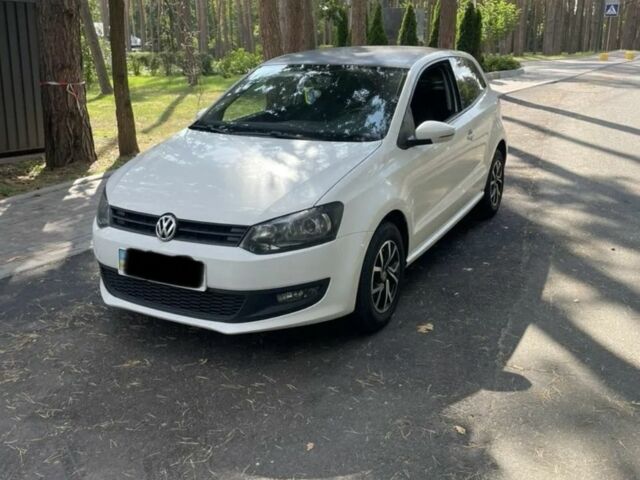 Белый Фольксваген Поло, объемом двигателя 1.4 л и пробегом 150 тыс. км за 7400 $, фото 1 на Automoto.ua
