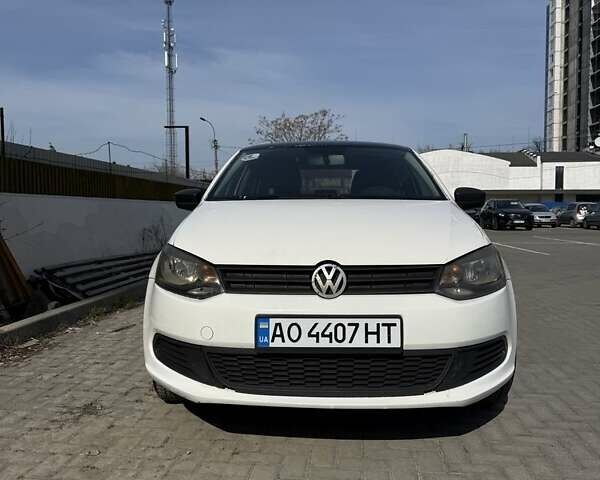 Белый Фольксваген Поло, объемом двигателя 1.6 л и пробегом 260 тыс. км за 4500 $, фото 1 на Automoto.ua